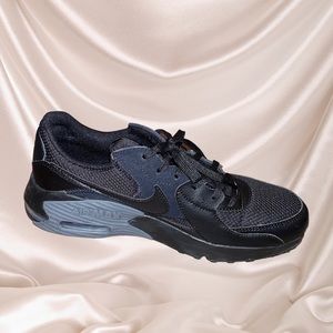 Women’s Black Nike Air Max size 8.5
